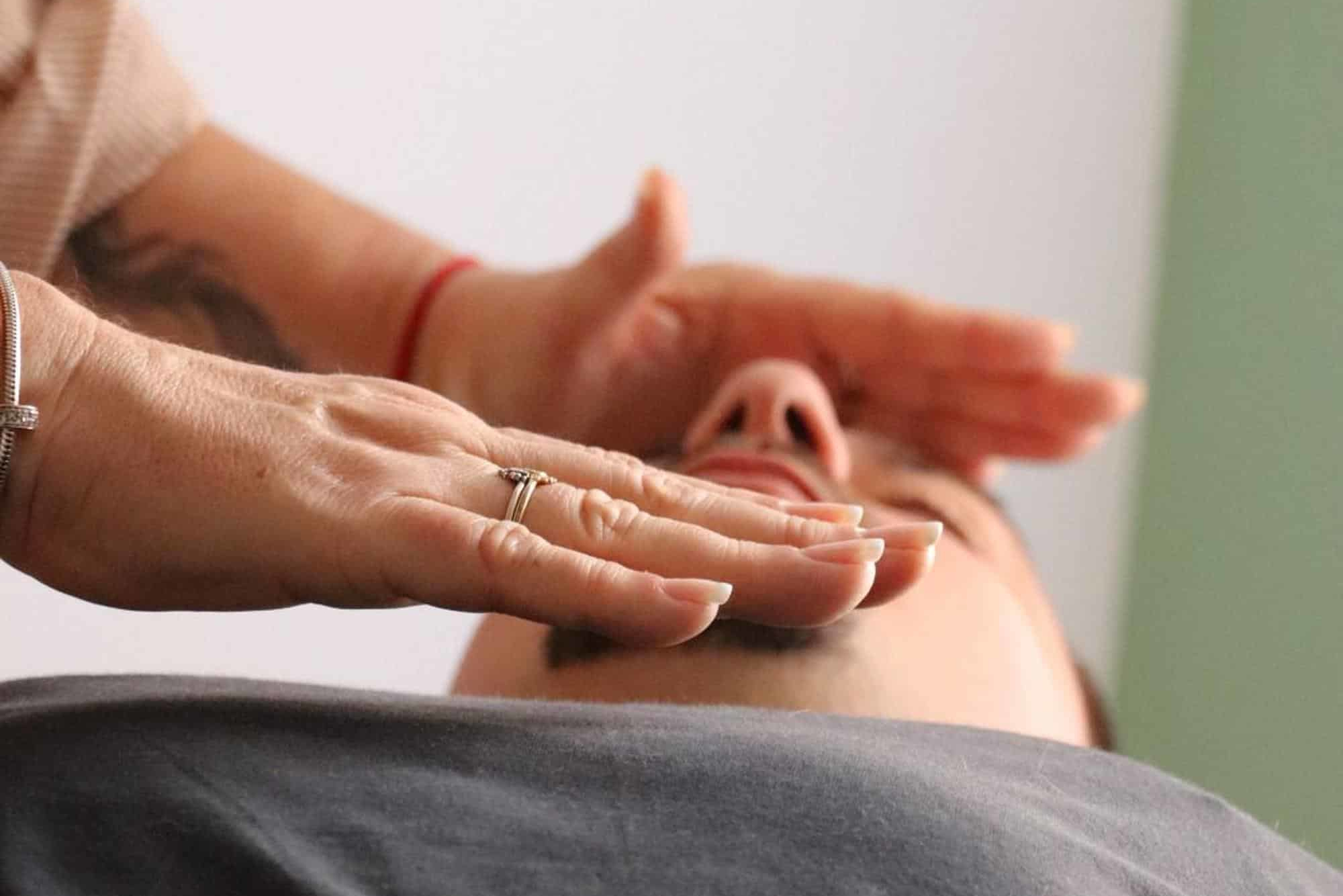 Espace de soins énergétiques apaisant – Les Mains de Val